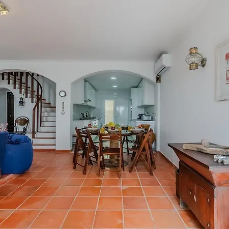 Atlantic Ocean - 4 Bedrooms - Ocean Front