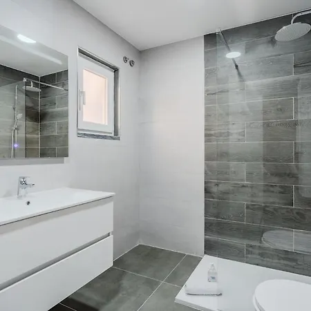 Dom wakacyjny Atlantic Ocean - 4 Bedrooms - Ocean Front