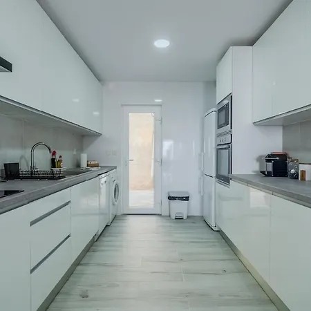 Atlantic Ocean - 4 Bedrooms - Ocean Front Дом отдыха Sao Pedro da Cadeira