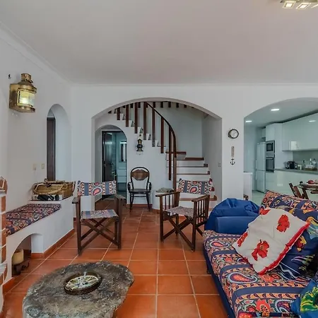 Дом отдыха Atlantic Ocean - 4 Bedrooms - Ocean Front Sao Pedro da Cadeira