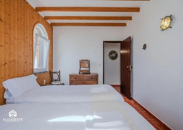 Atlantic Ocean - 4 Bedrooms - Ocean Front * Sao Pedro da Cadeira