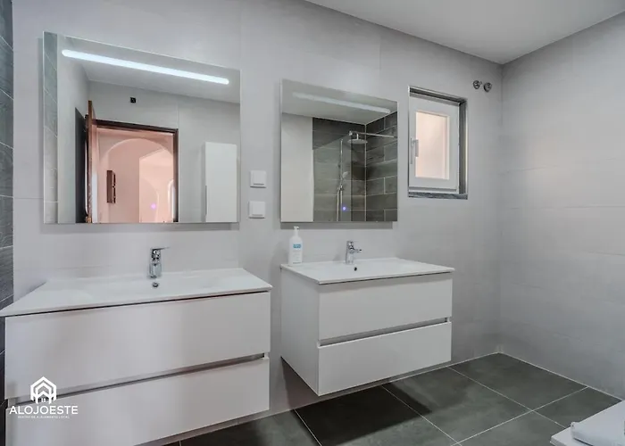 Atlantic Ocean - 4 Bedrooms - Ocean Front *